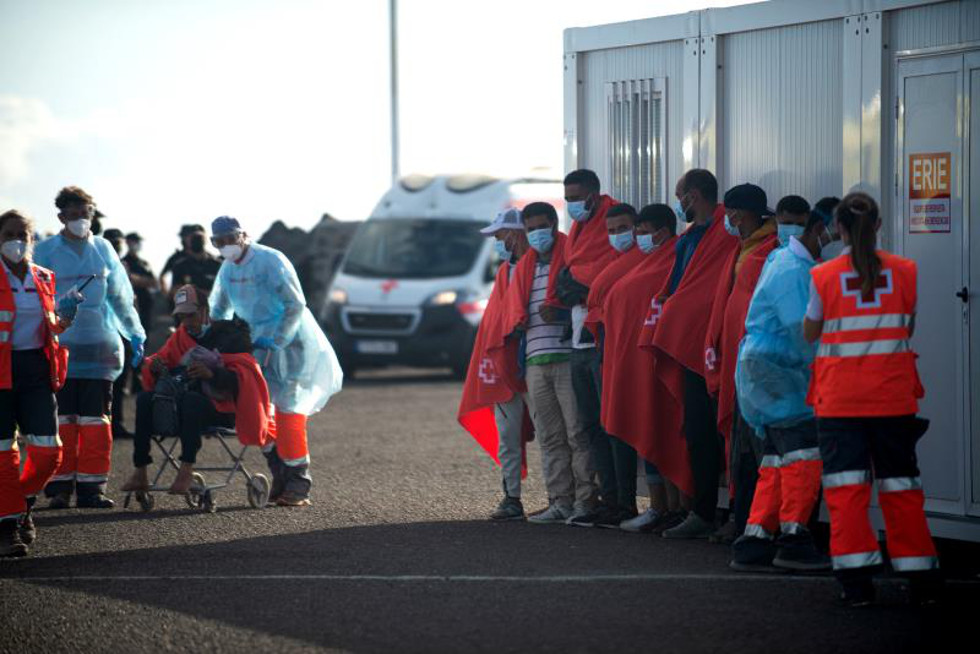 Cerca De 400 Migrantes Llegan A Canarias En Un Día, Más De La Mitad A ...